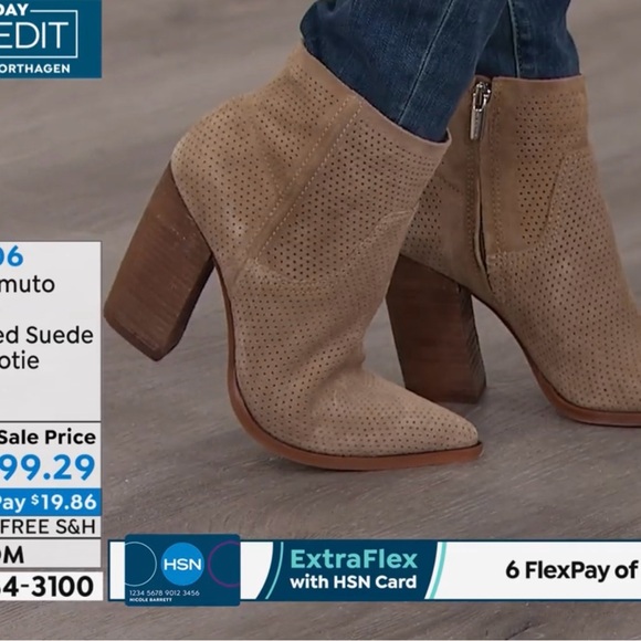 COPY - Vince Camuto Booties Size 9M Never Worn! Pair with Jeans or a dress - Picture 4 of 5